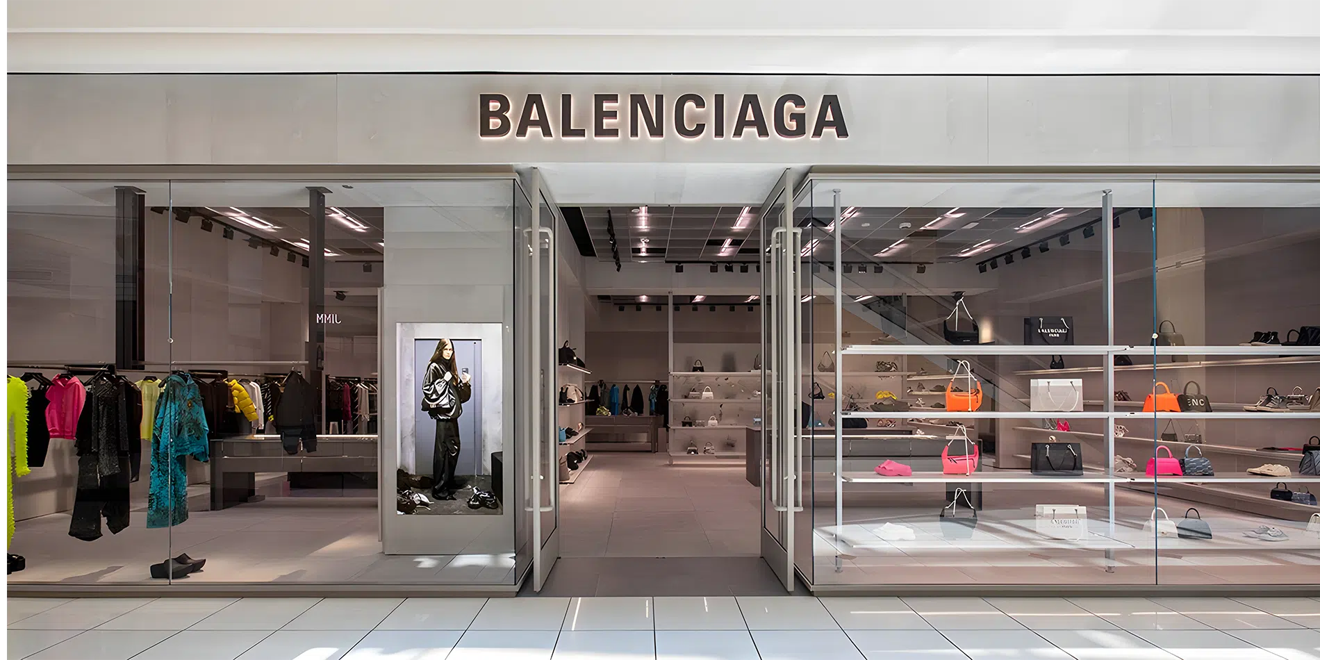 Banner 1 - Balenciaga Store DE
