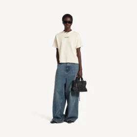 Balenciaga Damen-T-Shirt mit „Back“-Motiv in cremefarbener Ausführung und mittlerer Passform