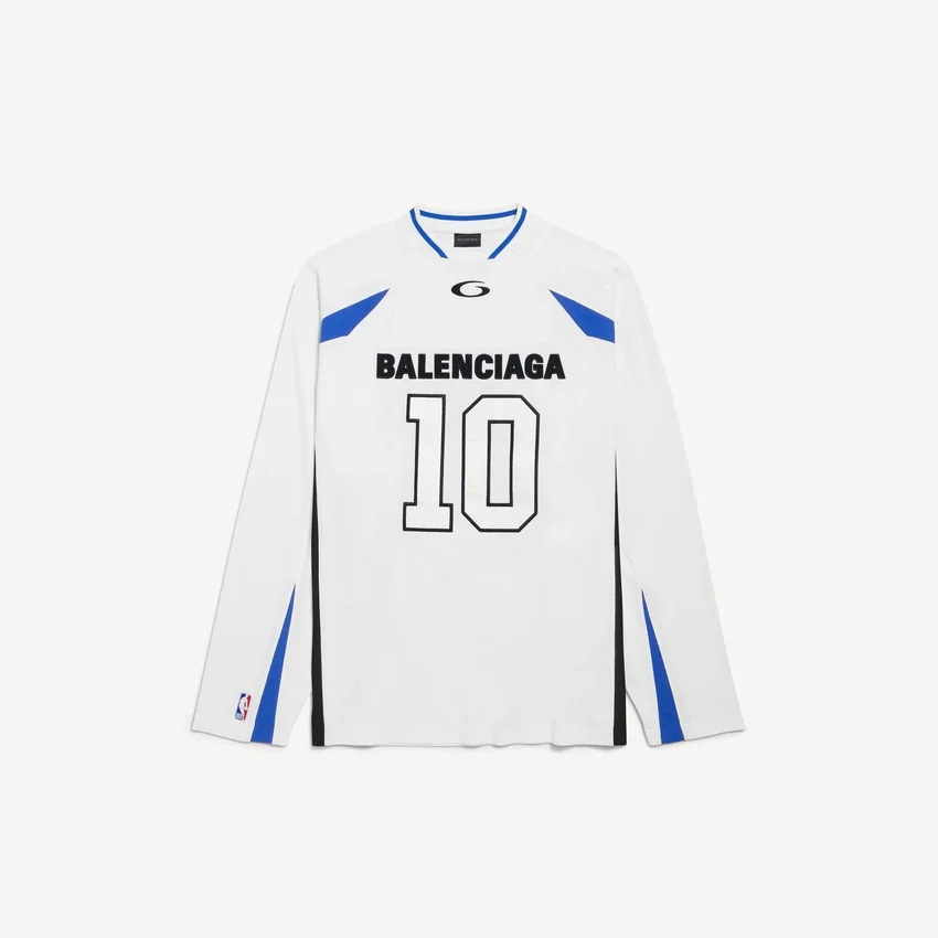 Balenciaga Herren | NBA-Kollaboration: Oversize-Langarm-T-Shirt in Weiß/Mehrfarbig Balenciaga Herren | NBA-Kollaboration: Oversize-Langarm-T-Shirt in Weiß/Mehrfarbig