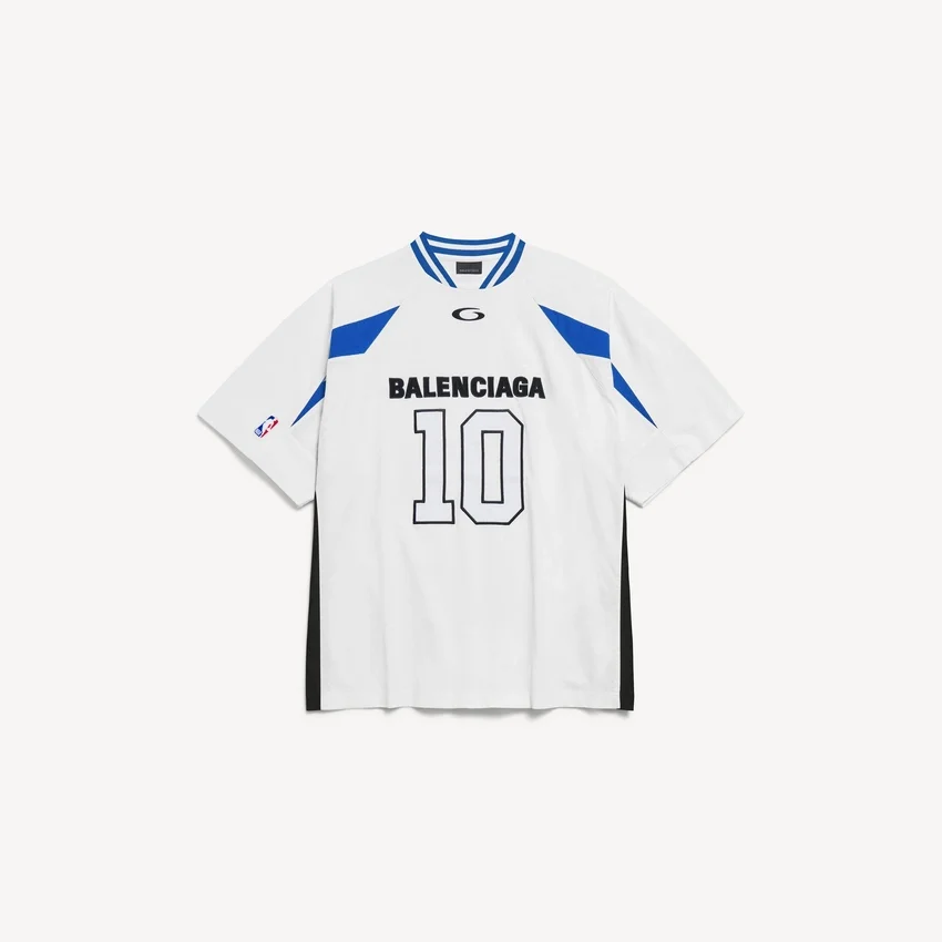Balenciaga Herren | NBA-Kollaboration: Oversize-T-Shirt in Weiß/Mehrfarbig Balenciaga Herren | NBA-Kollaboration: Oversize-T-Shirt in Weiß/Mehrfarbig