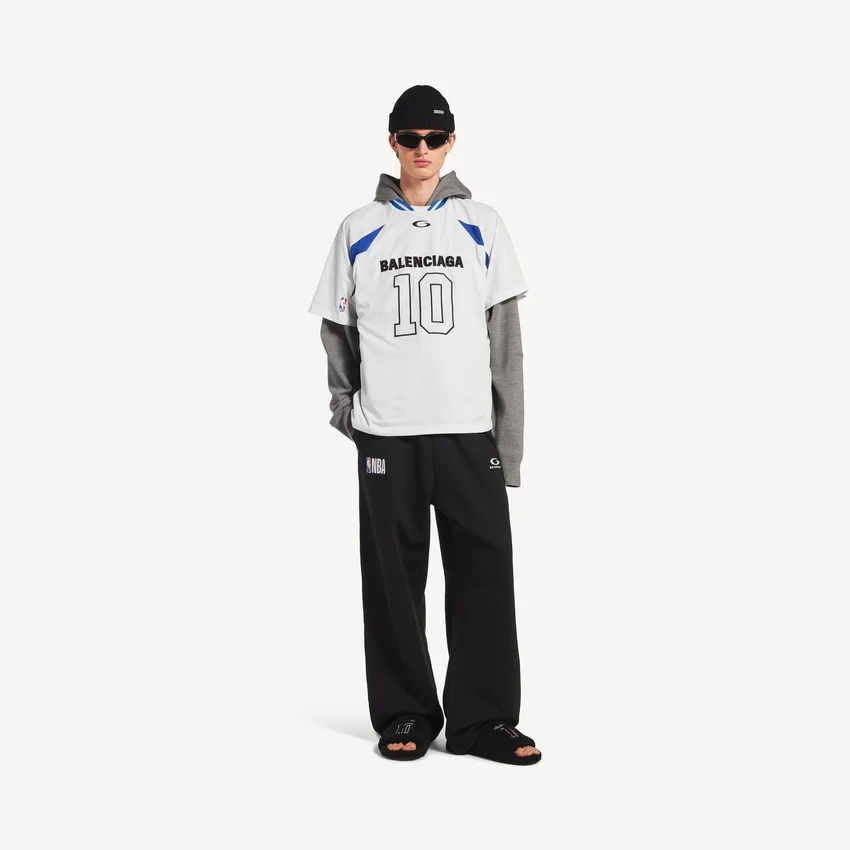 Balenciaga Herren | NBA-Kollaboration: Oversize-T-Shirt in Weiß/Mehrfarbig Balenciaga Herren | NBA-Kollaboration: Oversize-T-Shirt in Weiß/Mehrfarbig