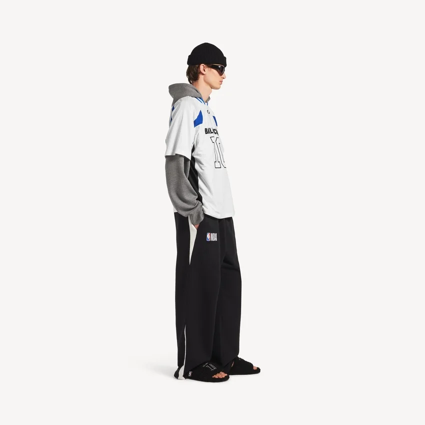 Balenciaga Herren | NBA-Kollaboration: Oversize-T-Shirt in Weiß/Mehrfarbig Balenciaga Herren | NBA-Kollaboration: Oversize-T-Shirt in Weiß/Mehrfarbig