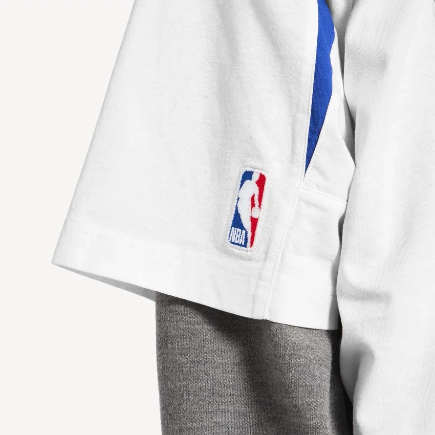 Balenciaga Herren | NBA-Kollaboration: Oversize-T-Shirt in Weiß/Mehrfarbig Balenciaga Herren | NBA-Kollaboration: Oversize-T-Shirt in Weiß/Mehrfarbig