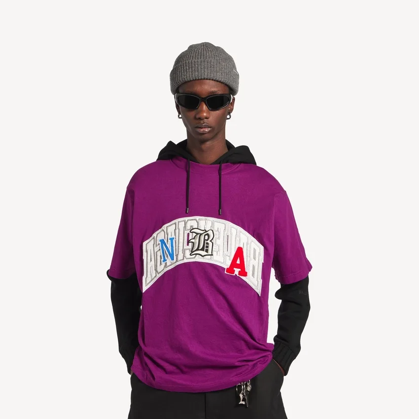 Balenciaga Herren | Oversize-T-Shirt aus der NBA-Kollaboration in Violett Balenciaga Herren | Oversize-T-Shirt aus der NBA-Kollaboration in Violett