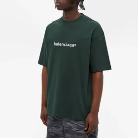 Balenciaga Herren-Pullover mit Rundhalsausschnitt, Alphabet-Print, kurzärmelig, grün 612966TIV543011 Balenciaga Herren-Pullover mit Rundhalsausschnitt, Alphabet-Print, kurzärmelig, grün 612966TIV543011