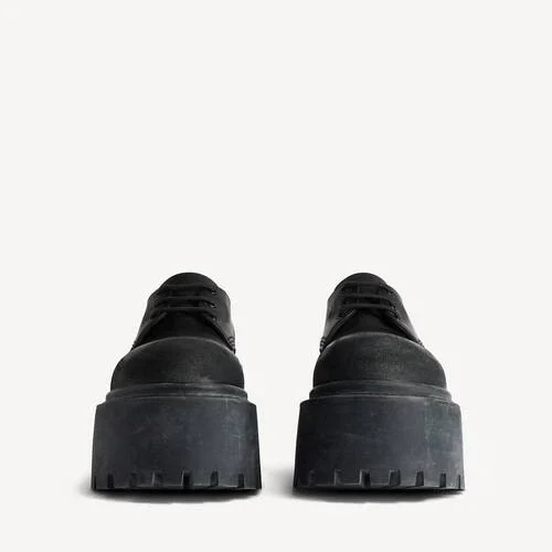 Damen-Derby-Schuhe „Strike“ mit Plateau in Schwarz Damen-Derby-Schuhe „Strike“ mit Plateau in Schwarz