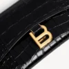 Damen-Geldbörse in Hourglass-Form mit Kette in Schwarz Damen-Geldbörse in Hourglass-Form mit Kette in Schwarz