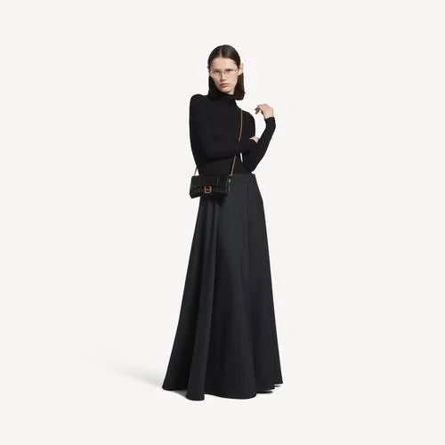 Damen-Geldbörse in Hourglass-Form mit Kette in Schwarz Damen-Geldbörse in Hourglass-Form mit Kette in Schwarz