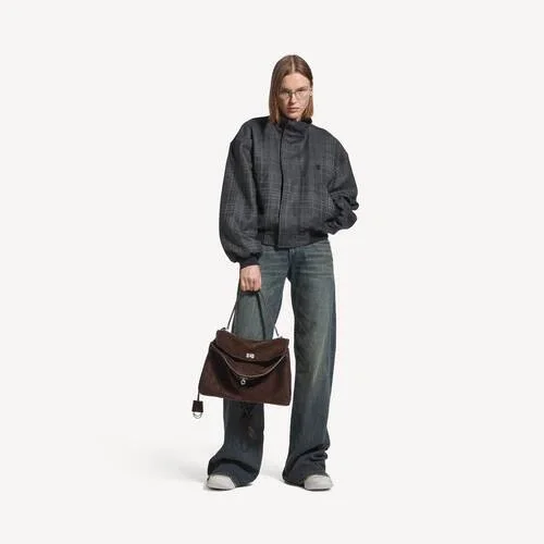 Damen-Handtasche „Rodeo“ in mittelgroßer Ausführung in Hell-Espresso Damen-Handtasche „Rodeo“ in mittelgroßer Ausführung in Hell-Espresso