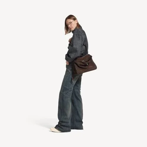 Damen-Handtasche „Rodeo“ in mittelgroßer Ausführung in Hell-Espresso Damen-Handtasche „Rodeo“ in mittelgroßer Ausführung in Hell-Espresso