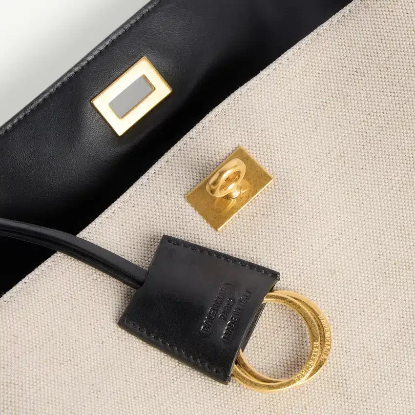Damen-Handtasche „Rodeo“ klein in Beige/Schwarz Damen-Handtasche „Rodeo“ klein in Beige/Schwarz
