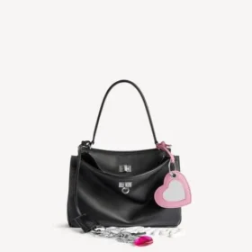 Damen-Handtasche „Rodeo“ klein mit Anhängern in Schwarz Damen-Handtasche „Rodeo“ klein mit Anhängern in Schwarz