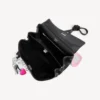 Damen-Handtasche „Rodeo“ klein mit Anhängern in Schwarz Damen-Handtasche „Rodeo“ klein mit Anhängern in Schwarz
