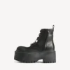 Damen-Plateau-Stiefeletten „Strike“ mit Anhängern in Schwarz/Mehrfarbig Damen-Plateau-Stiefeletten „Strike“ mit Anhängern in Schwarz/Mehrfarbig