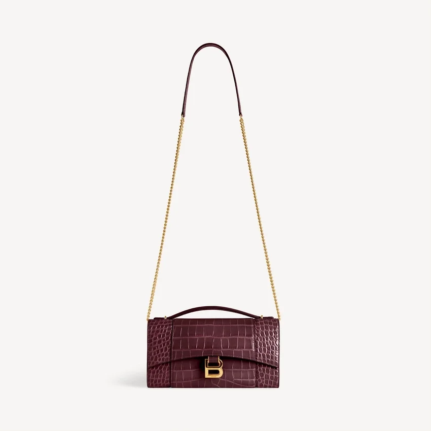 Damen-Pochette in Hourglass-Form mit Kette in dunklem Burgunderrot Damen-Pochette in Hourglass-Form mit Kette in dunklem Burgunderrot