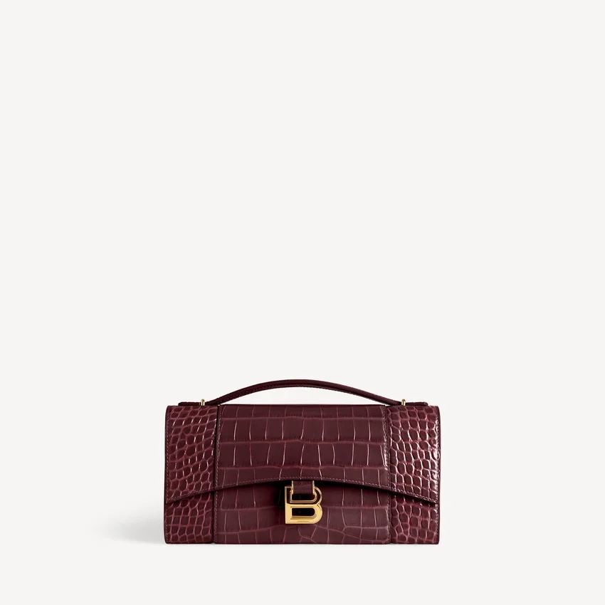 Damen-Pochette in Hourglass-Form mit Kette in dunklem Burgunderrot Damen-Pochette in Hourglass-Form mit Kette in dunklem Burgunderrot