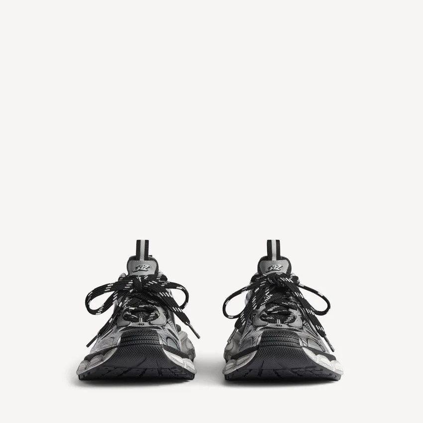 Damen-Sneaker in 3XL in Schwarz/Silber Damen-Sneaker in 3XL in Schwarz/Silber