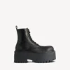 Damen-Stiefeletten „Strike“ mit Plateau in Schwarz Damen-Stiefeletten „Strike“ mit Plateau in Schwarz