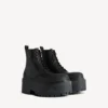 Damen-Stiefeletten „Strike“ mit Plateau in Schwarz Damen-Stiefeletten „Strike“ mit Plateau in Schwarz