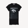 Damen-T-Shirt „The Song of the Highest Tower“ in kleiner Passform, schwarz Damen-T-Shirt „The Song of the Highest Tower“ in kleiner Passform, schwarz