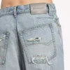 Damenjeans mit verdrehten Nähten in Bleach Light Blue Damenjeans mit verdrehten Nähten in Bleach Light Blue