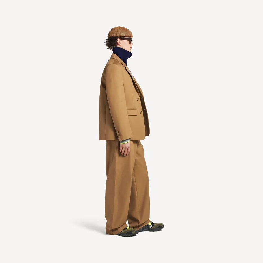 Einreihige Herrenjacke in normaler Passform in Camel Einreihige Herrenjacke in normaler Passform in Camel