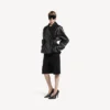 Gefalteter kurzer Trenchcoat für Damen in Schwarz Gefalteter kurzer Trenchcoat für Damen in Schwarz