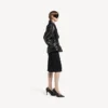 Gefalteter kurzer Trenchcoat für Damen in Schwarz Gefalteter kurzer Trenchcoat für Damen in Schwarz