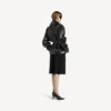 Gefalteter kurzer Trenchcoat für Damen in Schwarz Gefalteter kurzer Trenchcoat für Damen in Schwarz