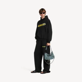 Herren-Hoodie „Messy Spray“ in mittlerer Passform  in Schwarz