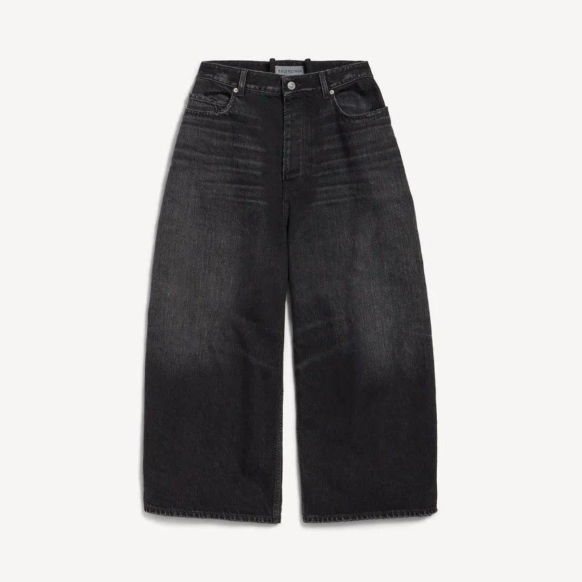 Herren-Jeans mit geschwungener Passform in Schwarz Herren-Jeans mit geschwungener Passform in Schwarz