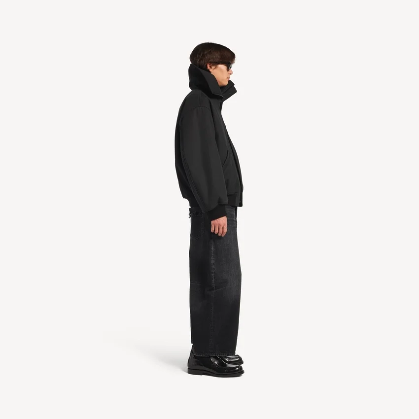 Herren-Jeans mit geschwungener Passform in Schwarz Herren-Jeans mit geschwungener Passform in Schwarz