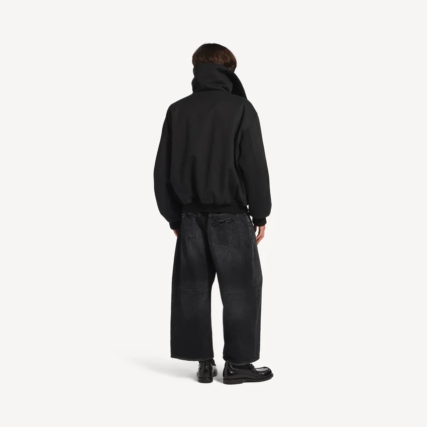 Herren-Jeans mit geschwungener Passform in Schwarz Herren-Jeans mit geschwungener Passform in Schwarz