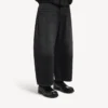 Herren-Jeans mit geschwungener Passform in Schwarz Herren-Jeans mit geschwungener Passform in Schwarz
