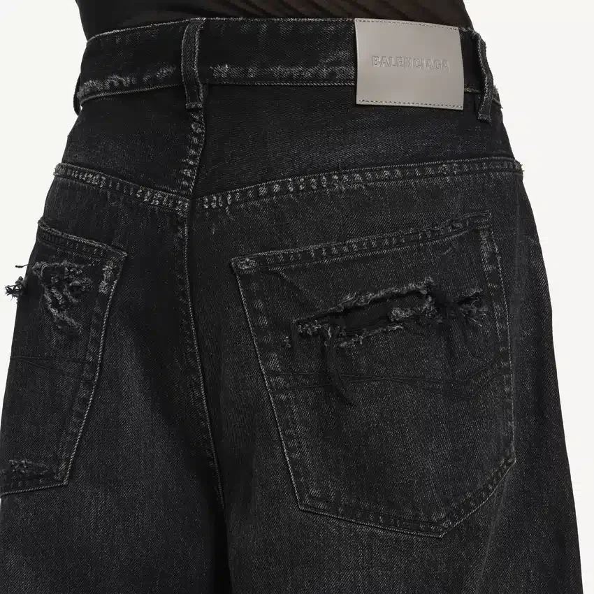 Herren-Jeans mit geschwungener Passform in Schwarz Herren-Jeans mit geschwungener Passform in Schwarz