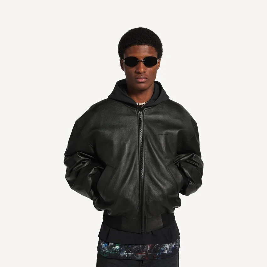 Herren-Kapuzenjacke mit Aufnähern in Schwarz Herren-Kapuzenjacke mit Aufnähern in Schwarz