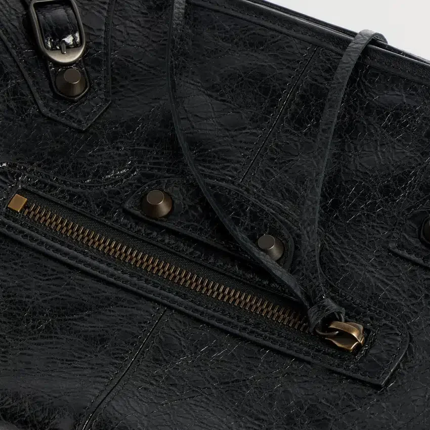 Herren-Messengertasche „Le City“ mit Klappe, klein, in Schwarz Herren-Messengertasche „Le City“ mit Klappe, klein, in Schwarz