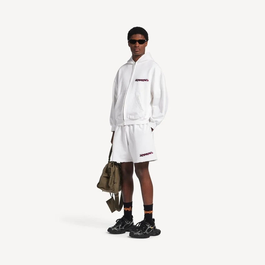 Herren-Sneaker in 3XL mit Anhängern in Schwarz/Silber Herren-Sneaker in 3XL mit Anhängern in Schwarz/Silber
