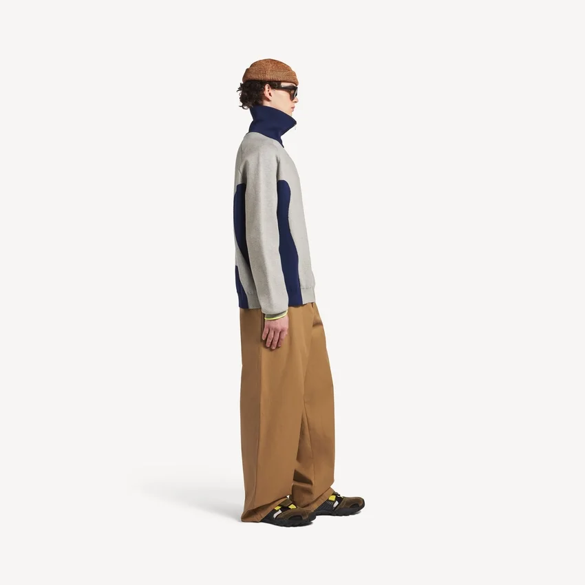 Herren-Strickjacke mit Reißverschluss von „Bodies“ in Grau/Marineblau Herren-Strickjacke mit Reißverschluss von „Bodies“ in Grau/Marineblau