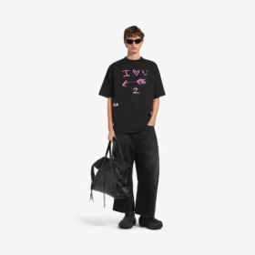 Herren-T-Shirt „i<3 u“ in schwarzer Medium-Passform