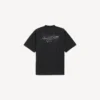 Herren-T-Shirt in schwarzer Farbe mit skizzenhaftem Motiv und mittlerer Passform Herren-T-Shirt in schwarzer Farbe mit skizzenhaftem Motiv und mittlerer Passform