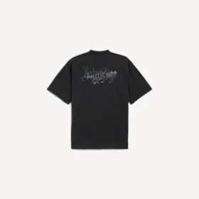 Herren-T-Shirt in schwarzer Farbe mit skizzenhaftem Motiv und mittlerer Passform