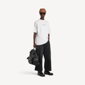 Herren-T-Shirt in weißer Farbe mit skizzenhaftem Aufdruck und mittlerer Passform