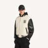 Herren-Varsity-Jacke von Balenciaga | NBA-Kollaboration in Elfenbein Herren-Varsity-Jacke von Balenciaga | NBA-Kollaboration in Elfenbein