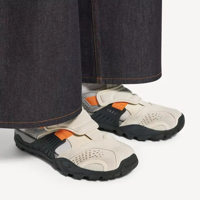 Herren-Wandersandale als Sneaker in Grau/Beige/Orange/Schwarz Herren-Wandersandale als Sneaker in Grau/Beige/Orange/Schwarz