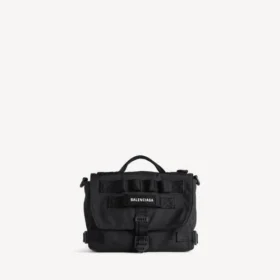 Kleine Herren-Messenger-Tasche im Army-Stil in Schwarz Kleine Herren-Messenger-Tasche im Army-Stil in Schwarz