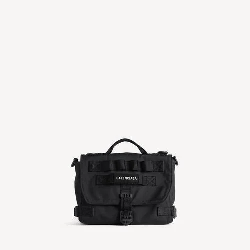Kleine Herren-Messenger-Tasche im Army-Stil in Schwarz Kleine Herren-Messenger-Tasche im Army-Stil in Schwarz