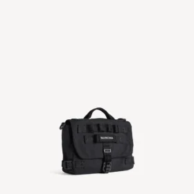 Kleine Herren-Messenger-Tasche im Army-Stil in Schwarz Kleine Herren-Messenger-Tasche im Army-Stil in Schwarz