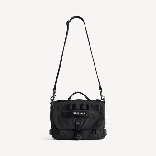 Kleine Herren-Messenger-Tasche im Army-Stil in Schwarz Kleine Herren-Messenger-Tasche im Army-Stil in Schwarz