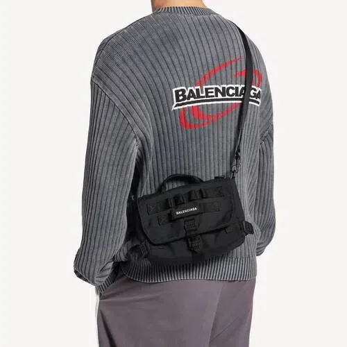 Kleine Herren-Messenger-Tasche im Army-Stil in Schwarz Kleine Herren-Messenger-Tasche im Army-Stil in Schwarz